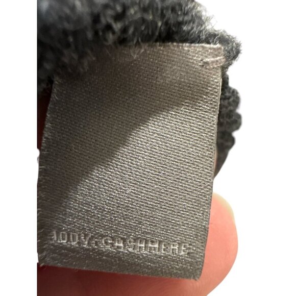 Neiman Marcus Cashmere Collection Grey V-Neck Sweater Large 100% Cashmere EUC - Picture 5 of 7